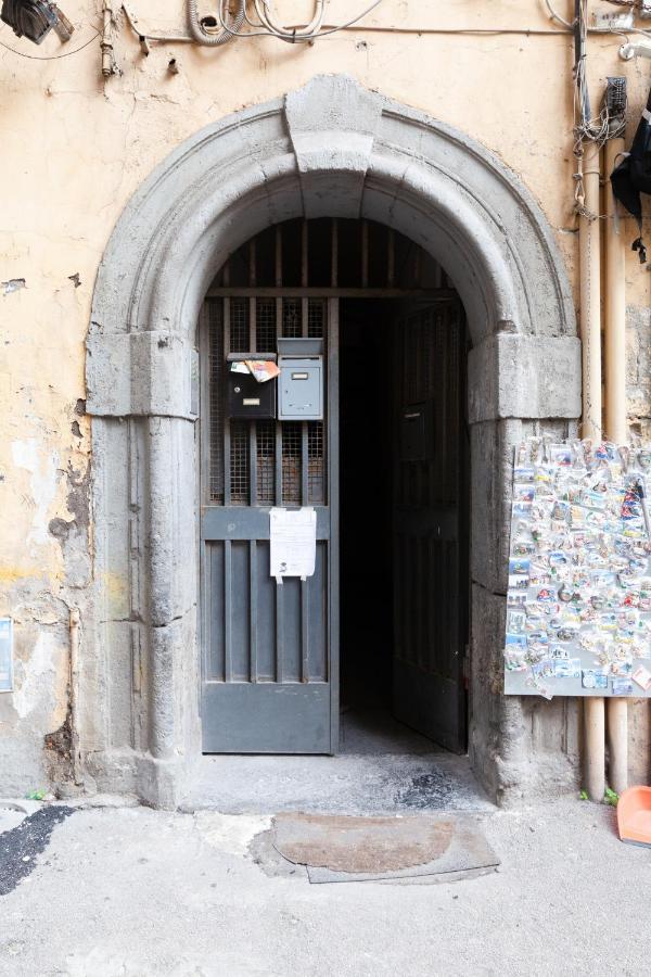 Appartamento Moderno Nel Centro Storico เนเปิลส์ ภายนอก รูปภาพ